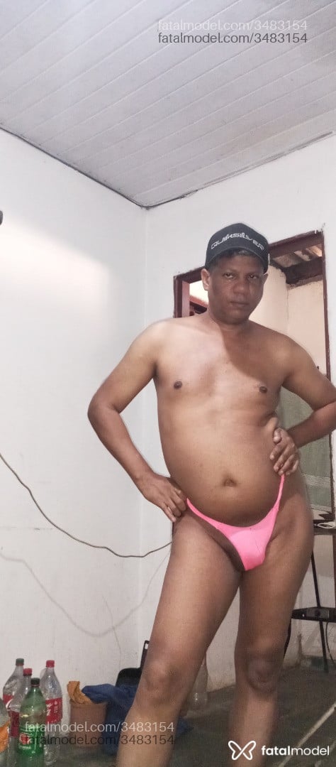 Acompanhante homem morena (o) de olhos pretos - Junior