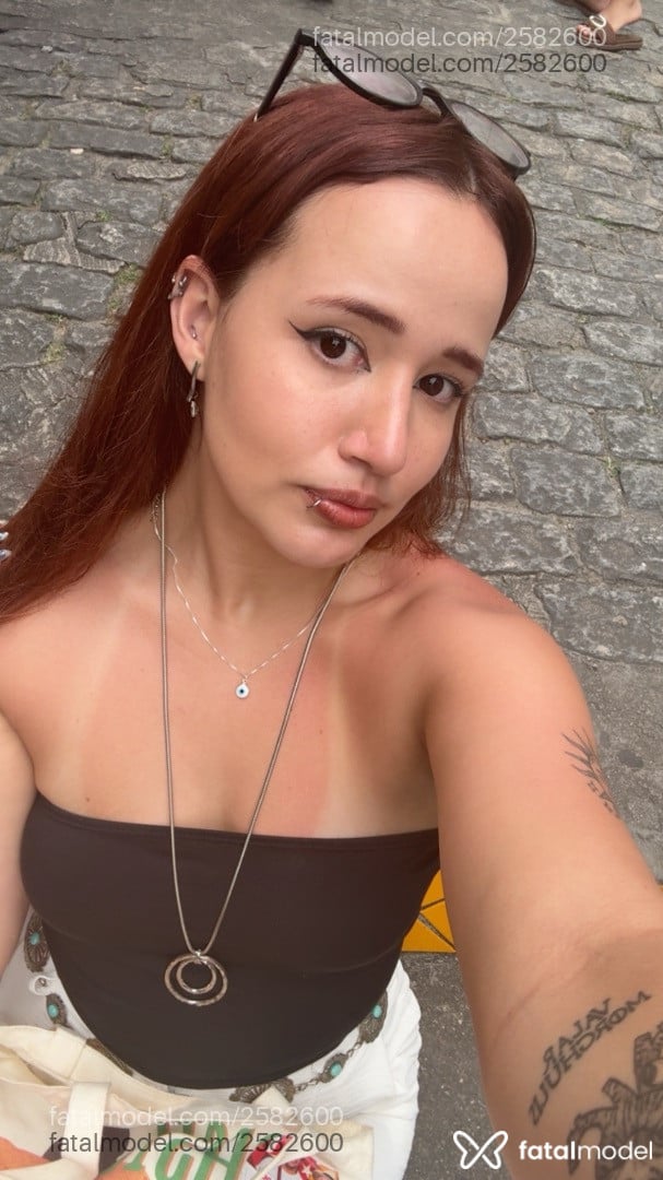 Acompanhante mulher ruiva (o) de olhos mel - Rosée