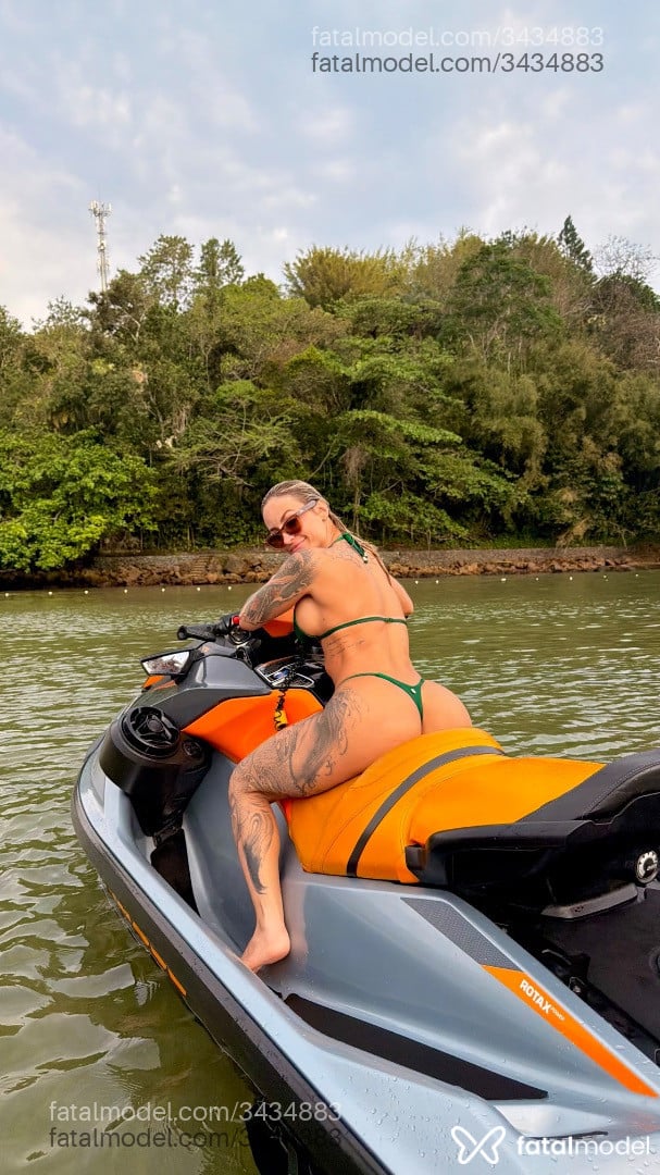 Acompanhante mulher loira (o) de olhos castanhos - Fernanda Vaz