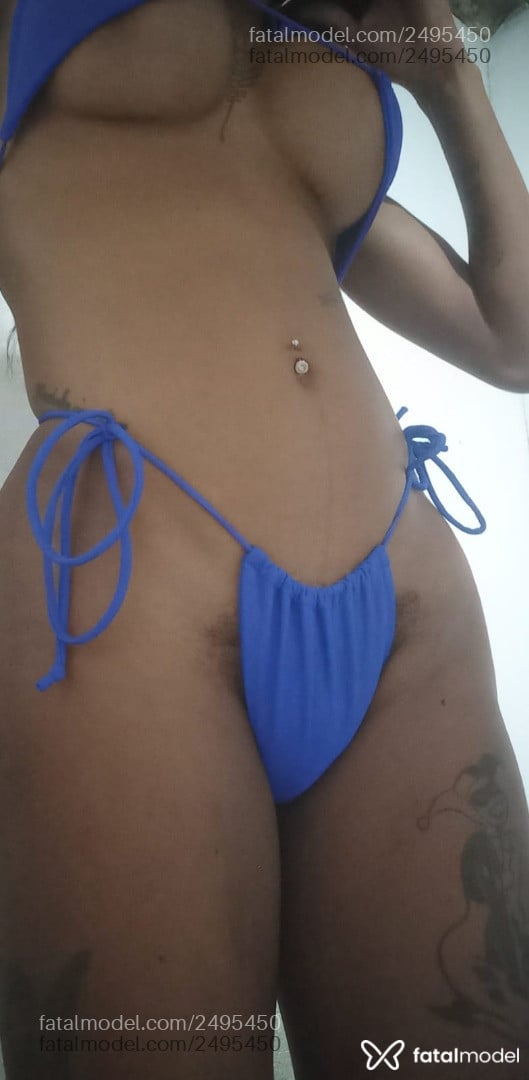 Acompanhante homem trans morena (o) de olhos castanhos - Shofia