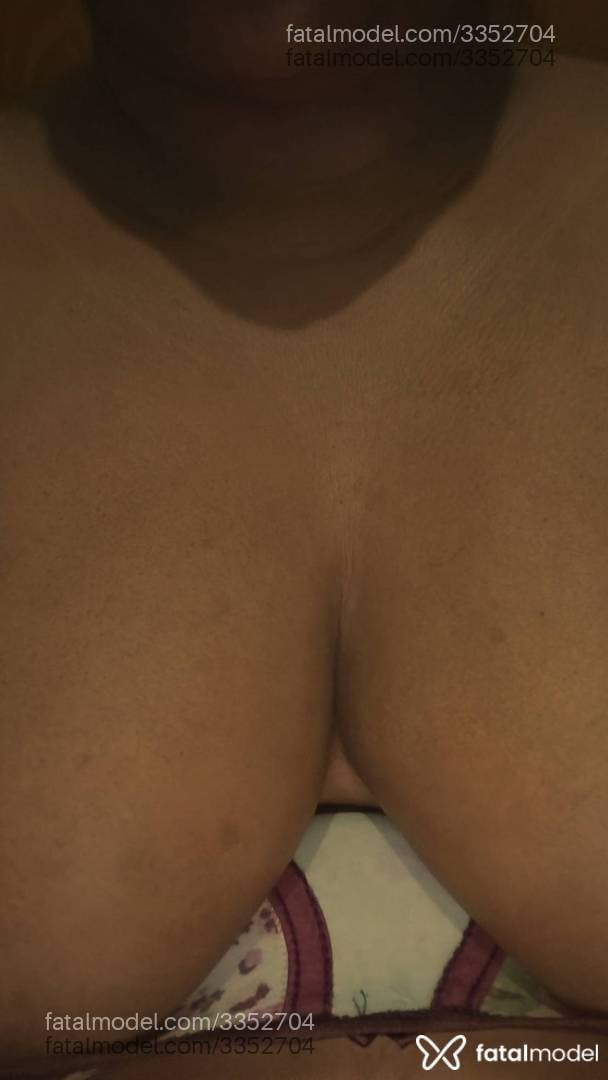 Acompanhante mulher morena (o) de olhos castanhos em Virtual Acompanhante mulher morena (o) de olhos castanhos em Virtual - Mayara