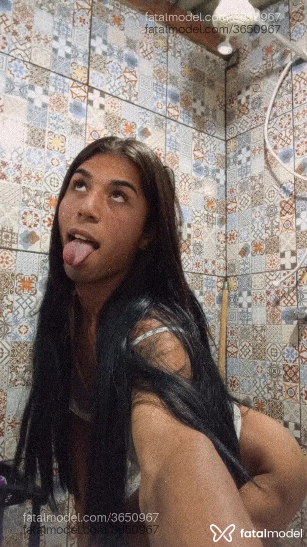 Acompanhante mulher trans morena (o) de olhos castanhos - Mirella Acompanhante mulher trans morena (o) de olhos castanhos - Mirella