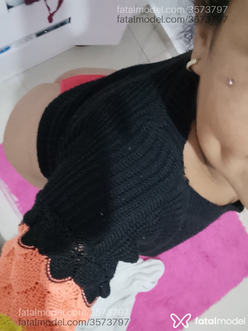 Acompanhante mulher morena (o) de olhos pretos - Débora