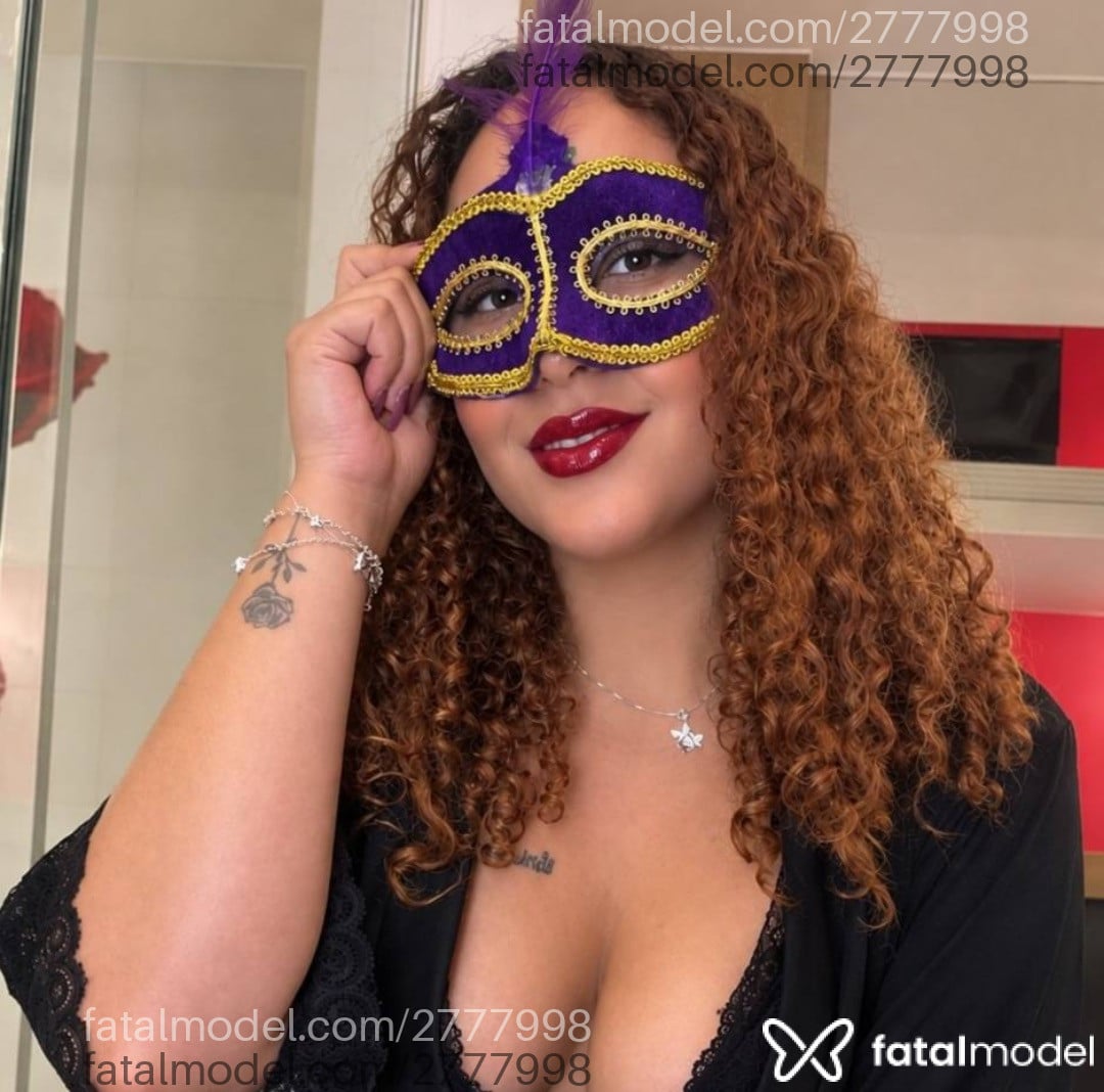 Acompanhante mulher ruiva (o) de olhos castanhos - Gaby Urach