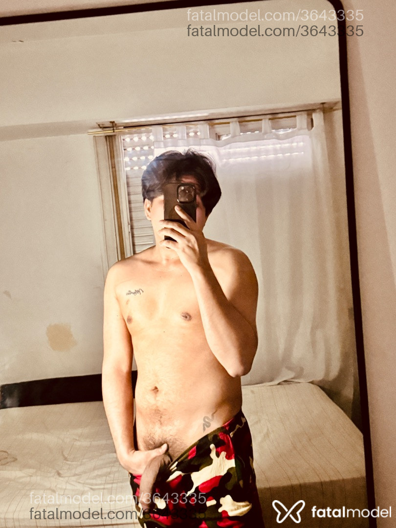 Acompanhante homem com cabelo castanho de olhos pretos - Thony