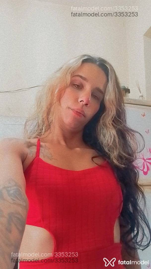 Acompanhante mulher com cabelo castanho de olhos cinza - Nathalia Souza
