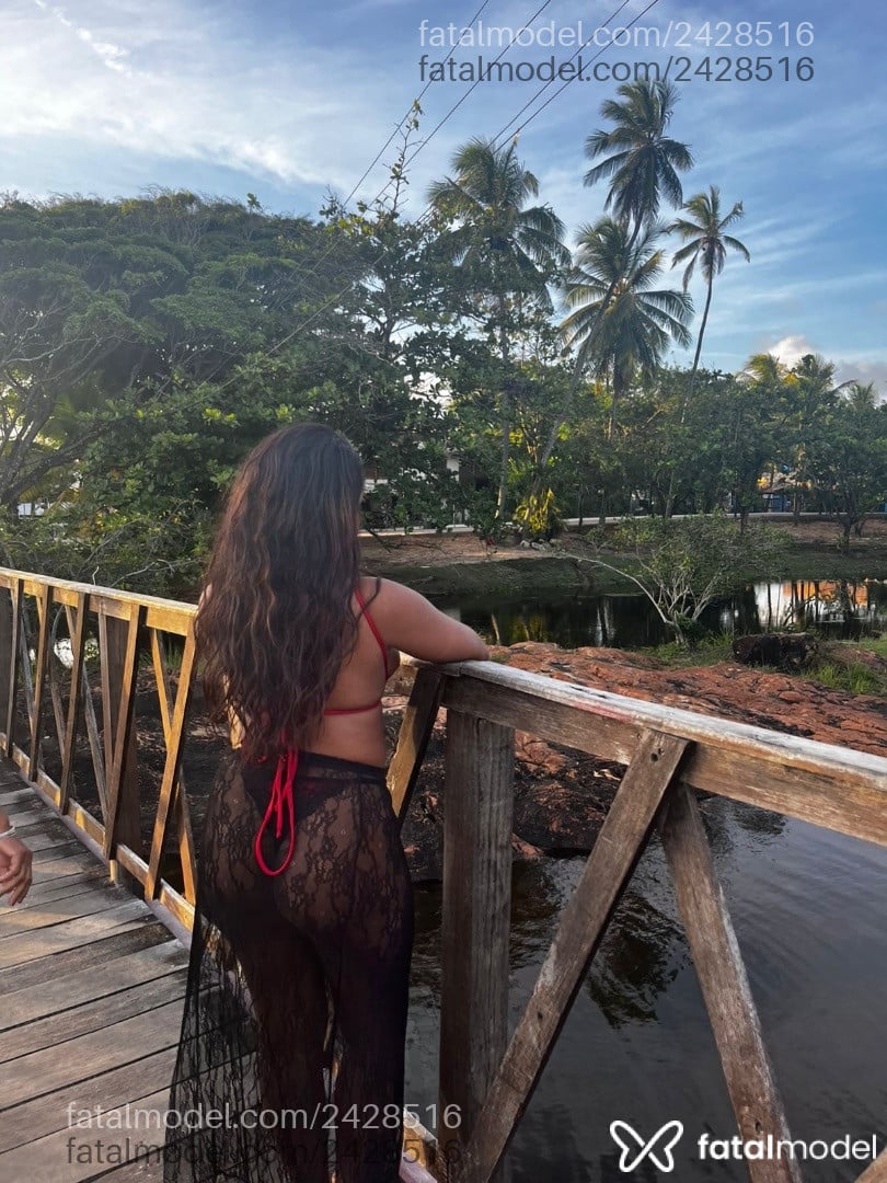 Acompanhante mulher morena (o) de olhos castanhos - Bruna