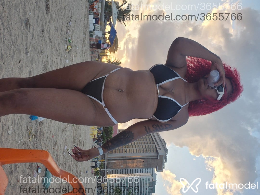 Acompanhante mulher ruiva (o) de olhos pretos - Ana Morena