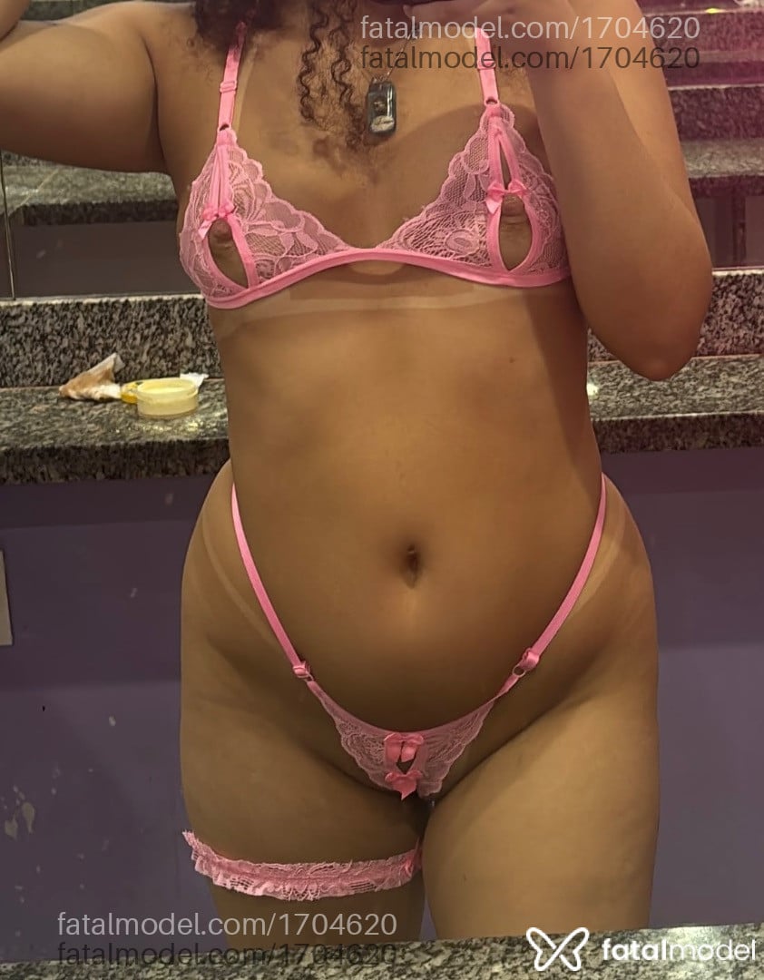 Acompanhante mulher com cabelo castanho de olhos castanhos - Luna Reis