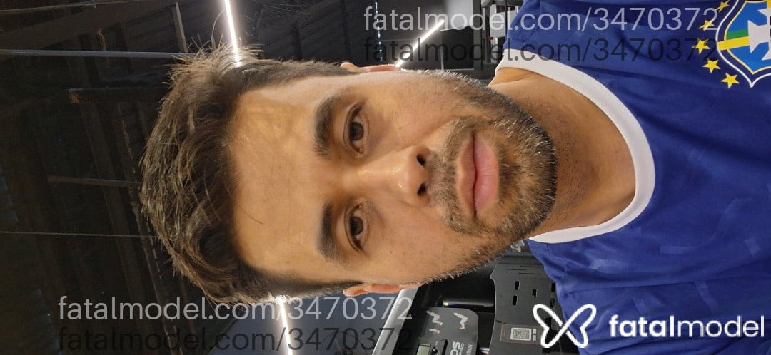 Acompanhante homem com cabelo castanho de olhos castanhos - Mestiço