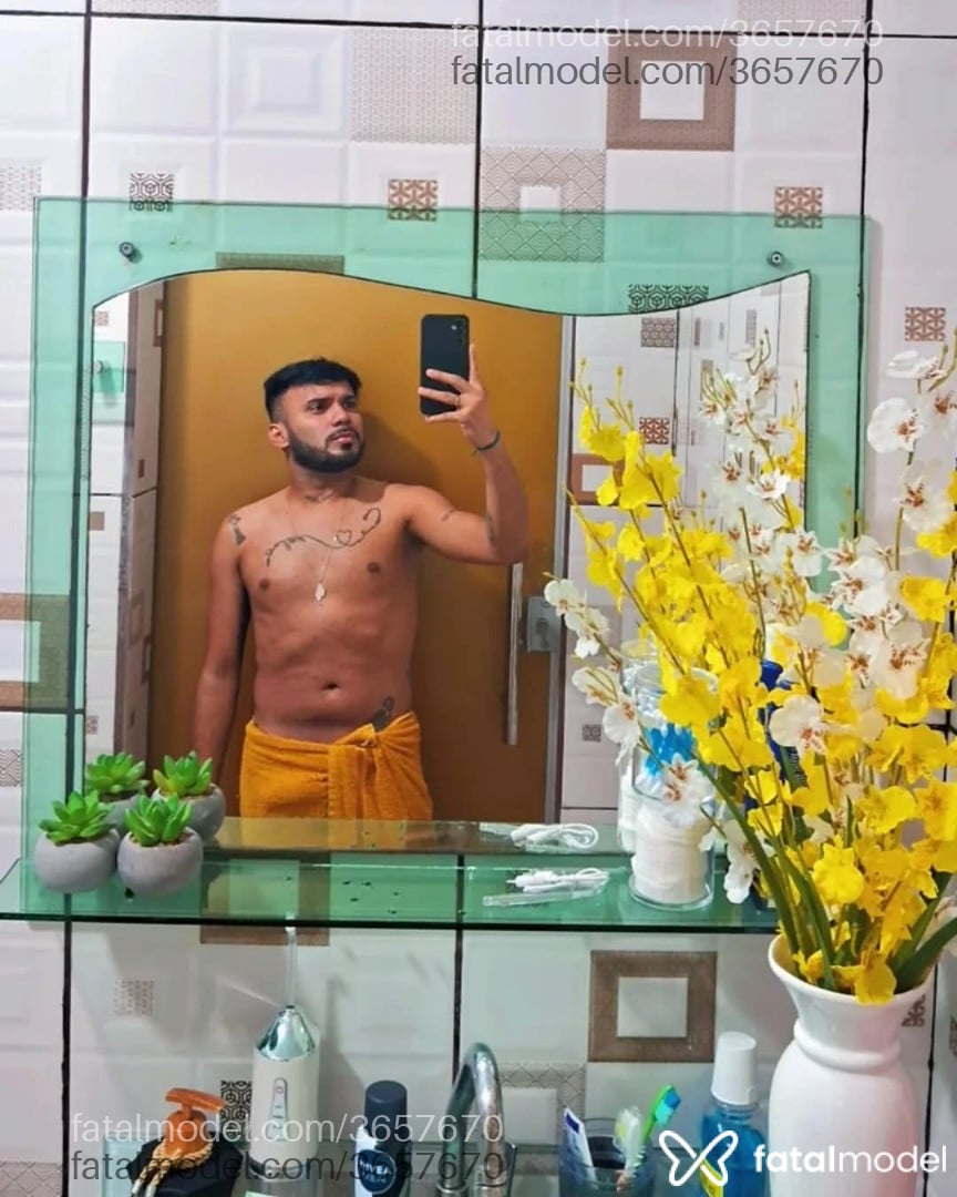 Acompanhante homem com cabelo castanho de olhos castanhos - Escorpiano