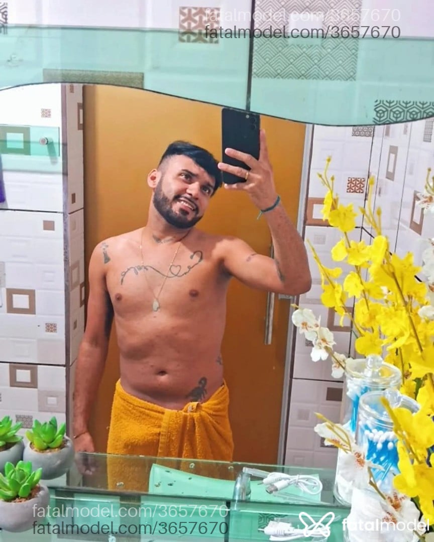 Acompanhante homem com cabelo castanho de olhos castanhos - Escorpiano
