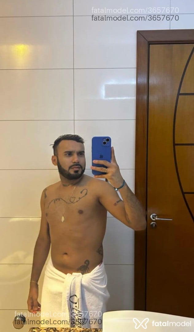 Acompanhante homem com cabelo castanho de olhos castanhos - Escorpiano