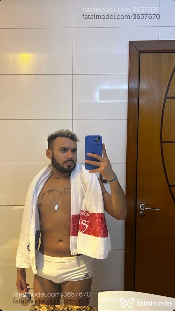 Acompanhante homem com cabelo castanho de olhos castanhos - Escorpiano