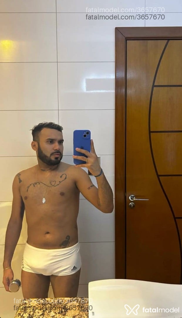 Acompanhante homem com cabelo castanho de olhos castanhos - Escorpiano
