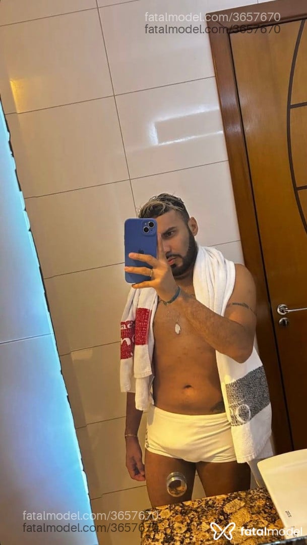 Acompanhante homem com cabelo castanho de olhos castanhos - Escorpiano