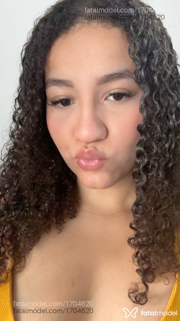 Acompanhante mulher com cabelo castanho de olhos castanhos - Luna Reis