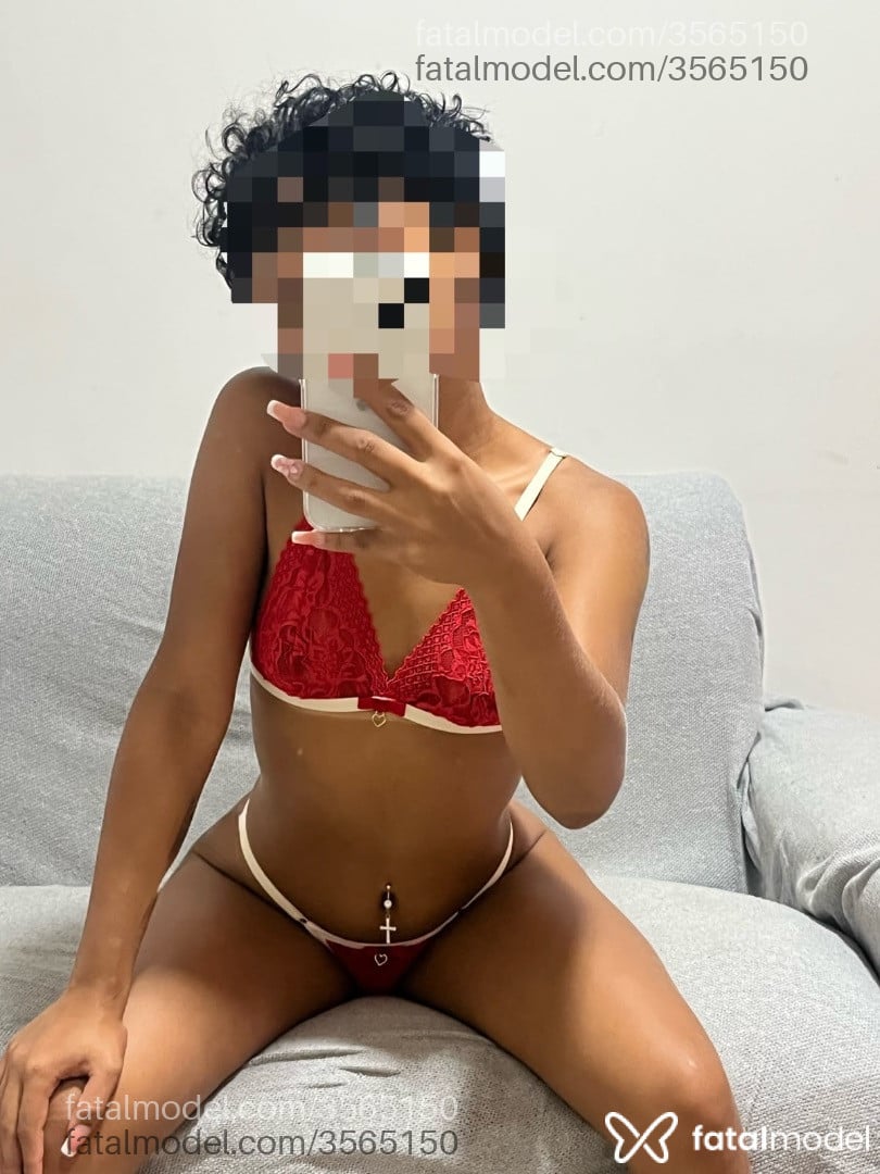 Acompanhante mulher morena (o) de olhos pretos - Kemily