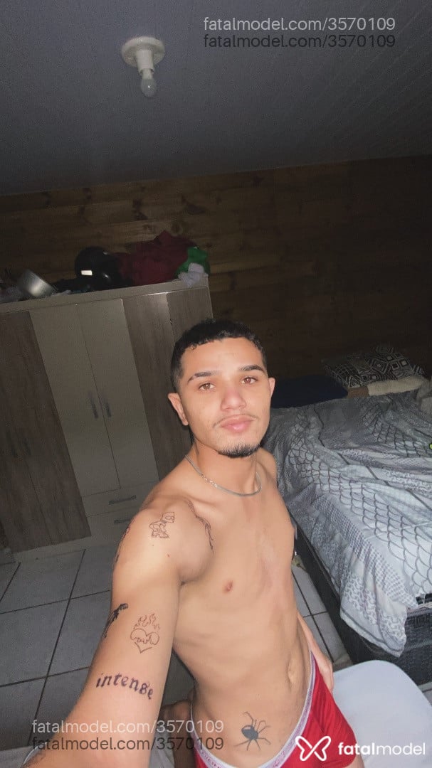 Acompanhante homem morena (o) de olhos castanhos - Sadsexy