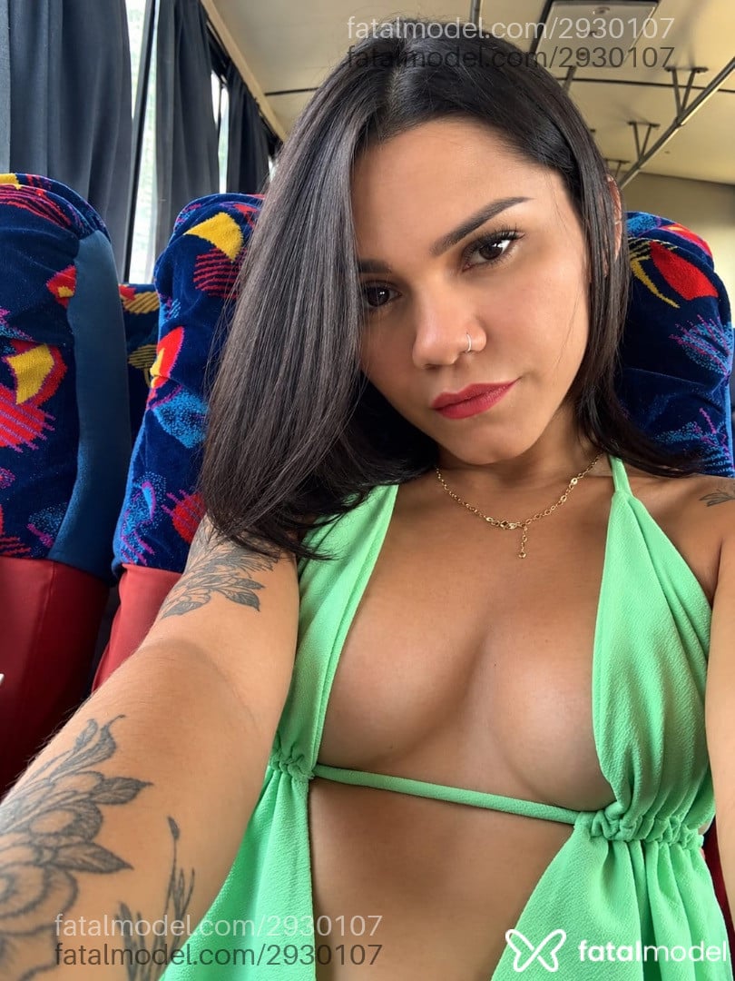 Acompanhante mulher trans com cabelo castanho de olhos pretos - Tiffany Moraes