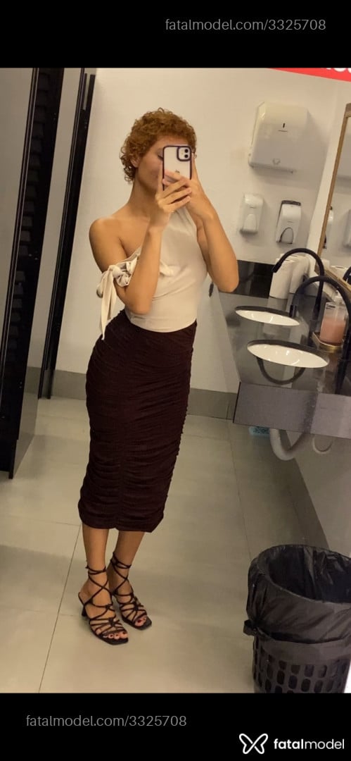 Acompanhante mulher com cabelo castanho de olhos pretos - Luisa