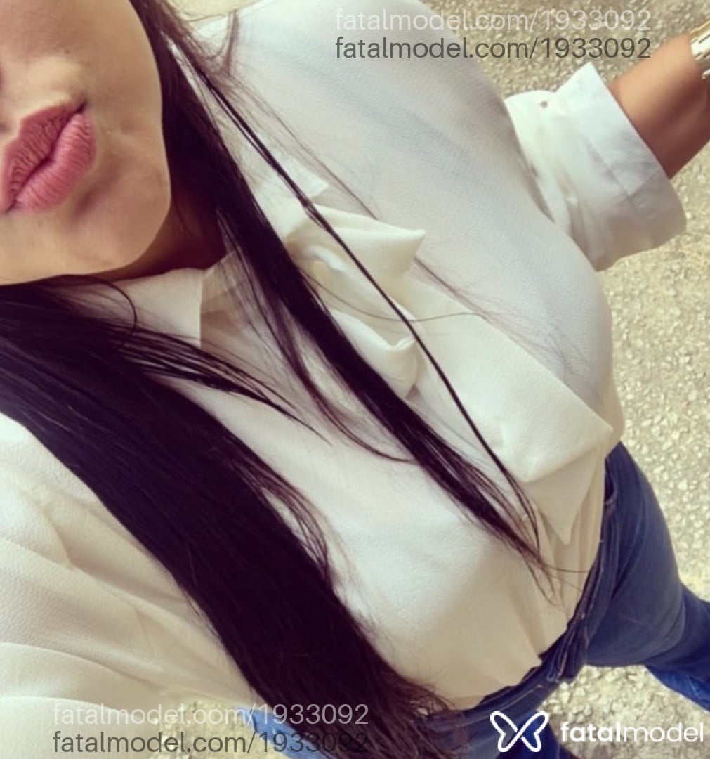 Acompanhante mulher com cabelo castanho de olhos castanhos - Lara Costa