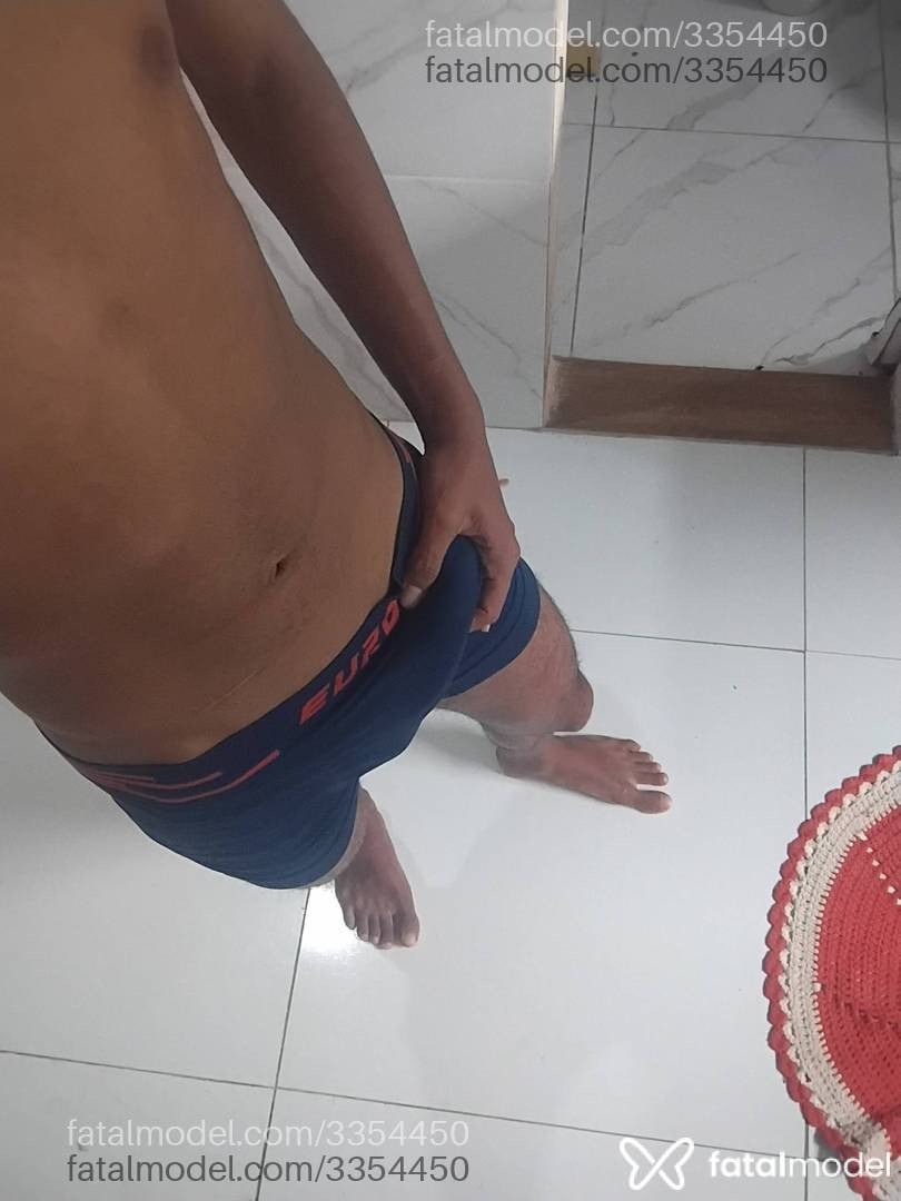 Acompanhante homem morena (o) de olhos castanhos em Virtual - Silva