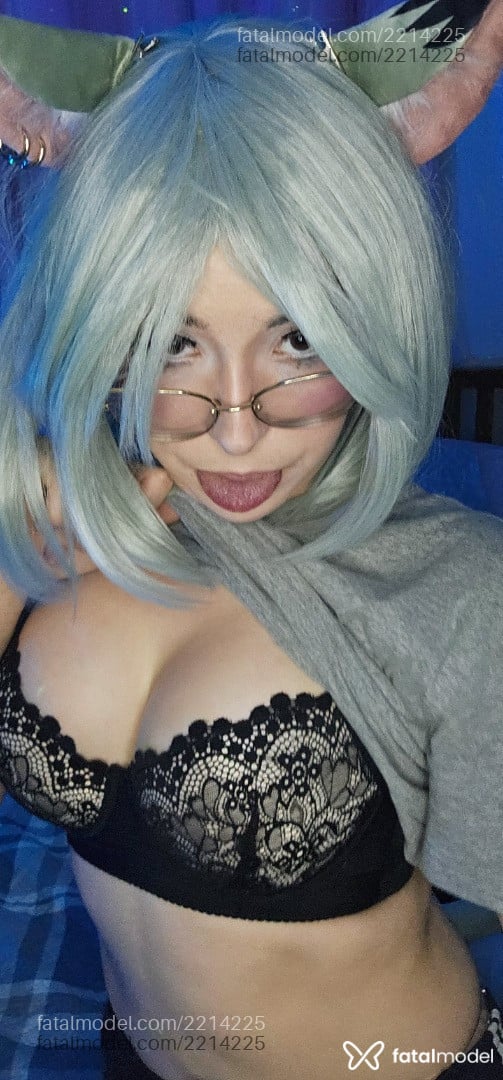 Acompanhante mulher com cabelo castanho de olhos castanhos - Alice Ayres