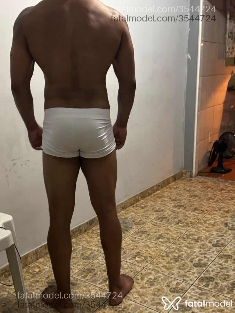 Acompanhante homem morena (o) de olhos castanhos - Personalhetero
