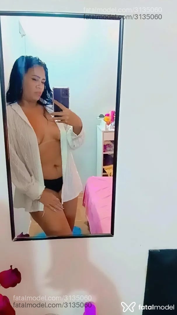 Acompanhante mulher morena (o) de olhos pretos - Isis Martis