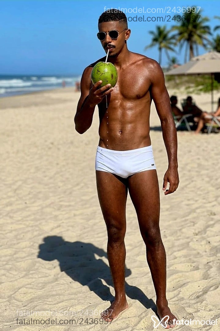 Acompanhante homem morena (o) de olhos pretos - David