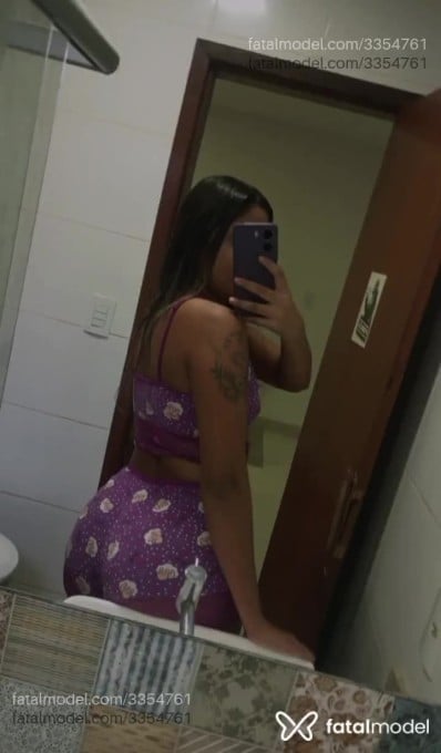 Acompanhante mulher com cabelo castanho de olhos pretos - Lívia