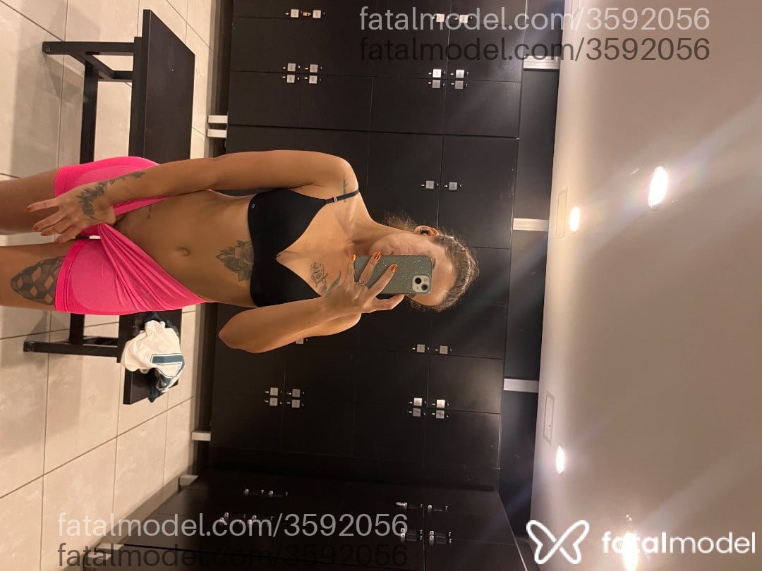 Acompanhante mulher morena (o) de olhos castanhos - Lari