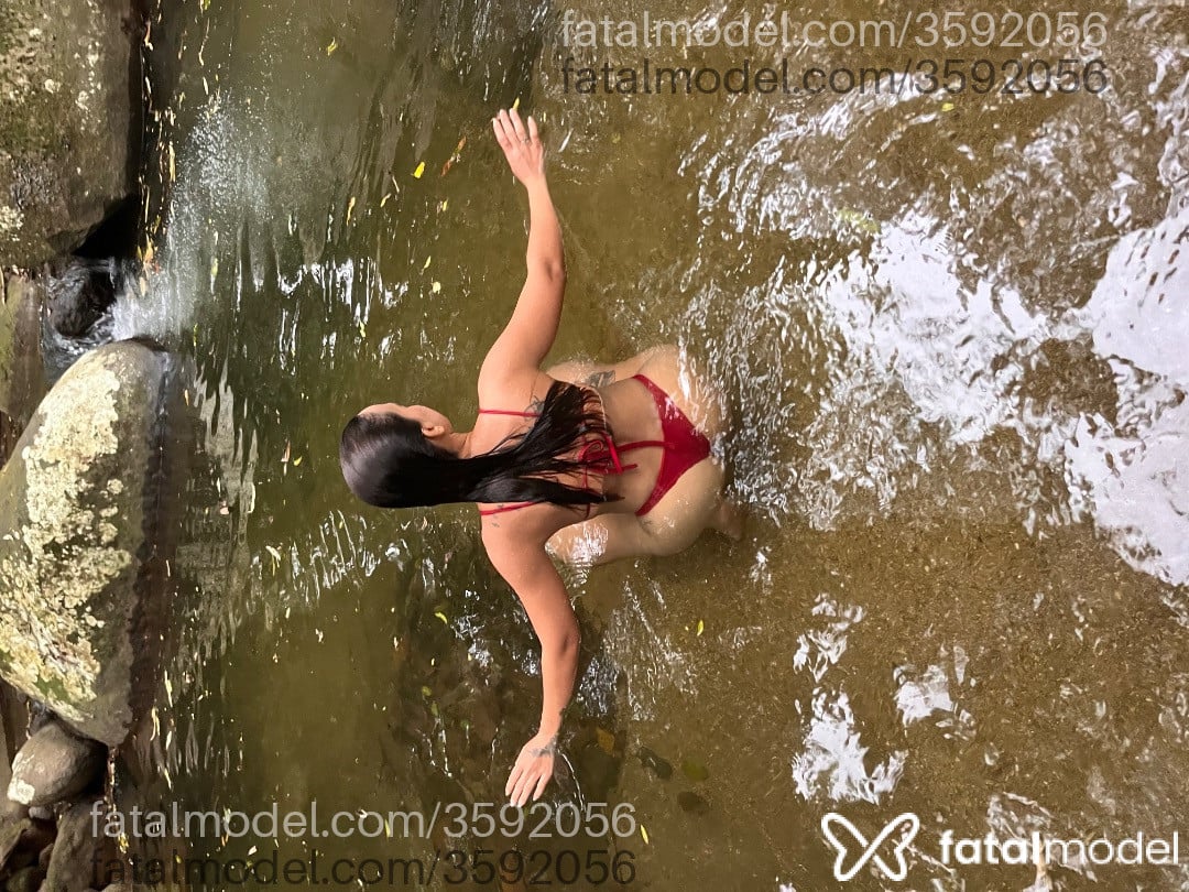 Acompanhante mulher morena (o) de olhos castanhos - Lari