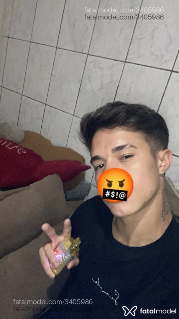 Acompanhante homem com cabelo castanho de olhos castanhos - Fernandes
