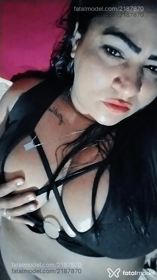 Acompanhante mulher morena (o) de olhos pretos - Alice Alves