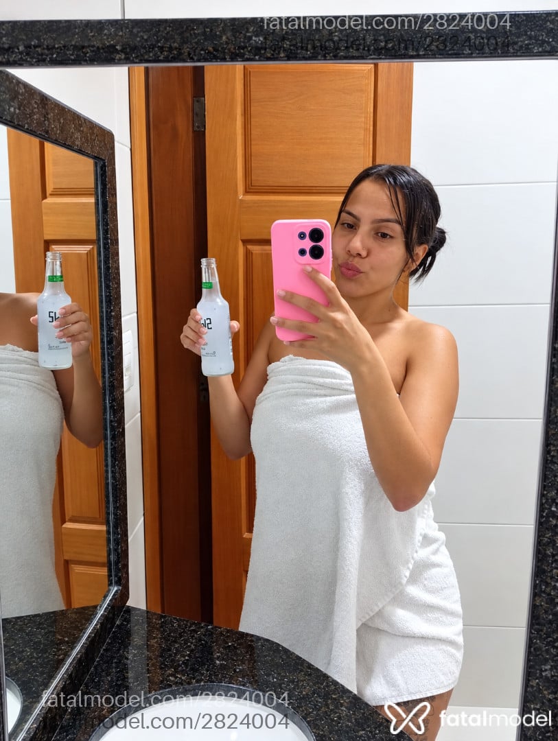 Acompanhante mulher morena (o) de olhos castanhos - Lavine