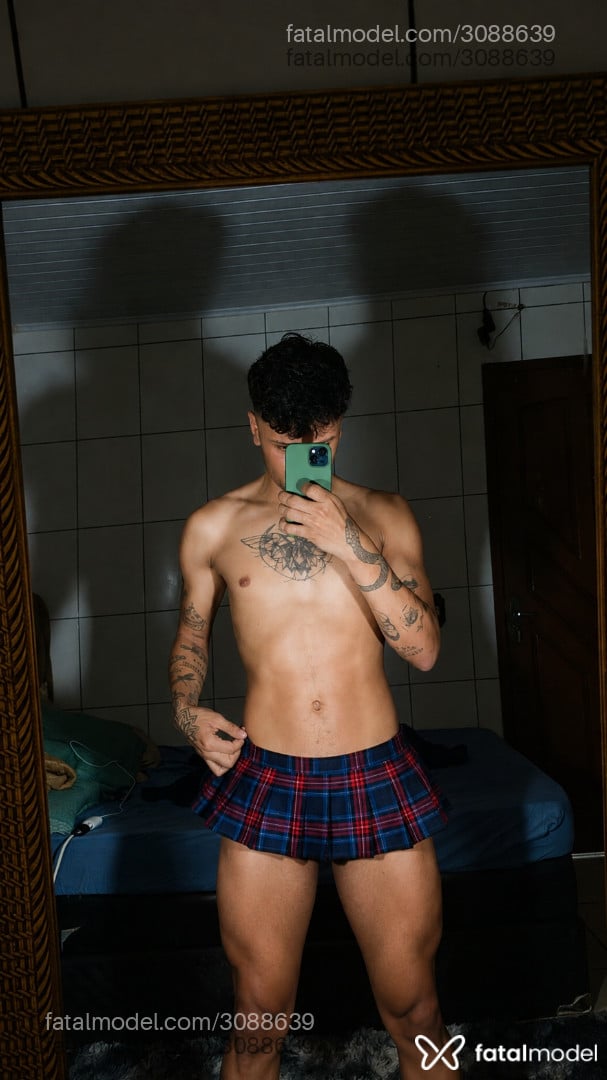 Acompanhante homem morena (o) de olhos pretos - Moura