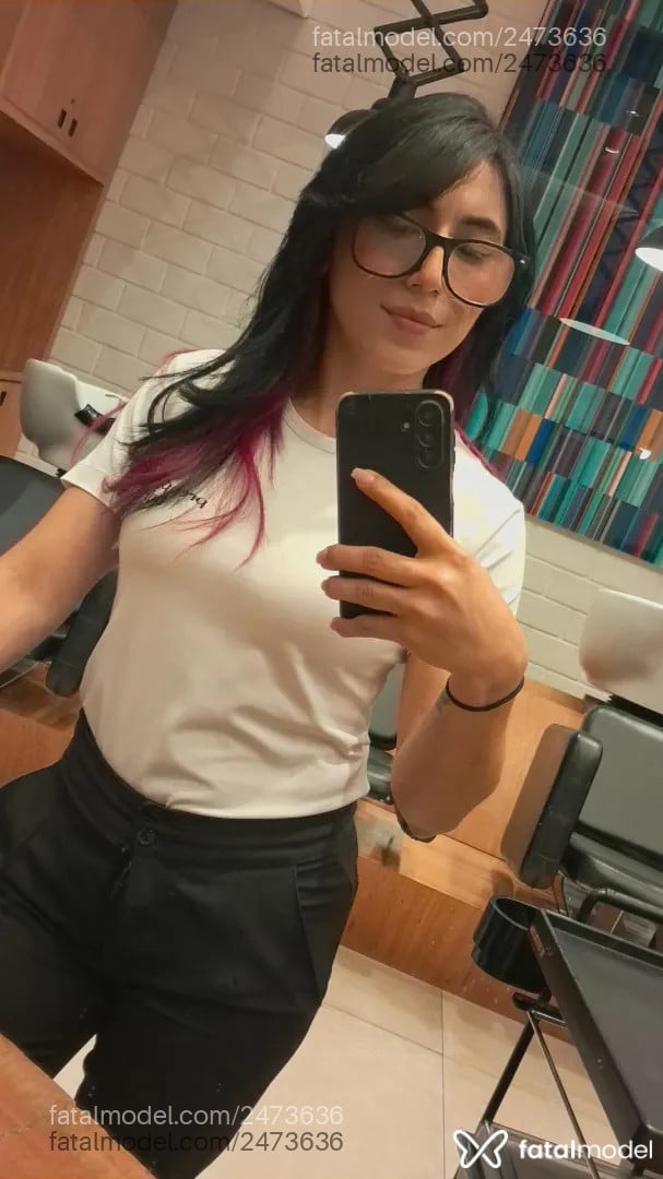Acompanhante mulher morena (o) de olhos castanhos - Pikenah