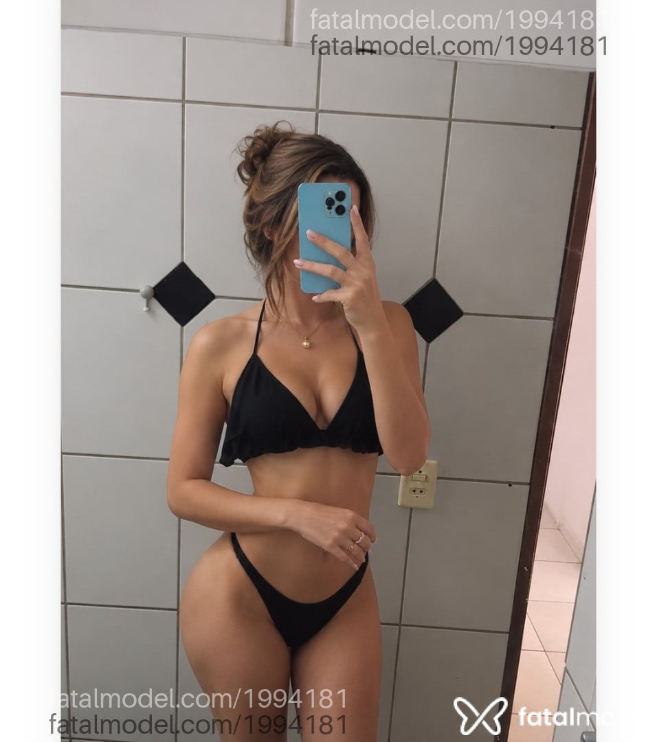 Acompanhante mulher trans loira (o) de olhos castanhos - Emanoellaa