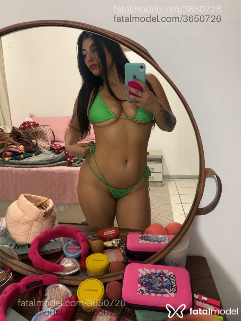 Acompanhante mulher morena (o) de olhos pretos - Safira