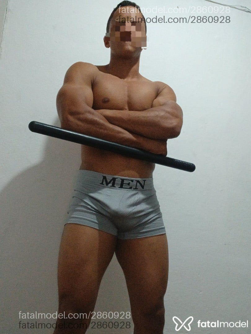 Acompanhante homem com cabelo castanho de olhos castanhos - Paulo Cavalcante