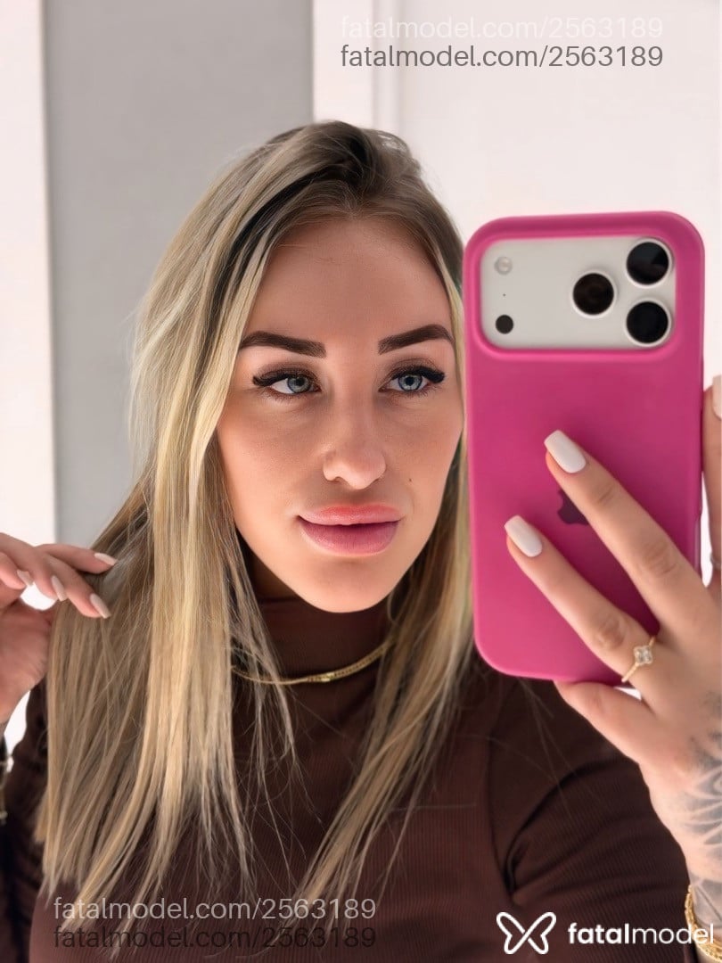 Acompanhante mulher loira (o) de olhos azuis - Rafaela