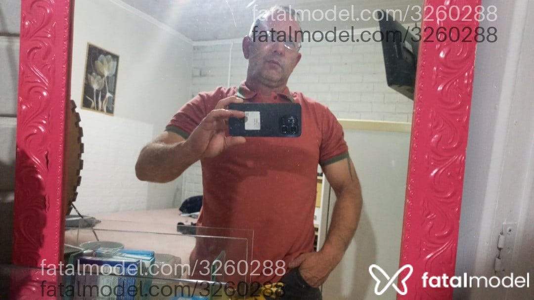 Acompanhante homem loira (o) de olhos verdes - Ricardo