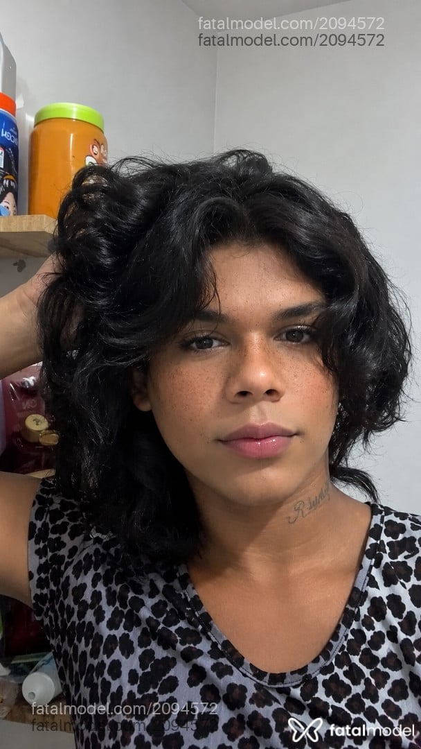 Acompanhante mulher trans loira (o) de olhos pretos - Angel Gabriele