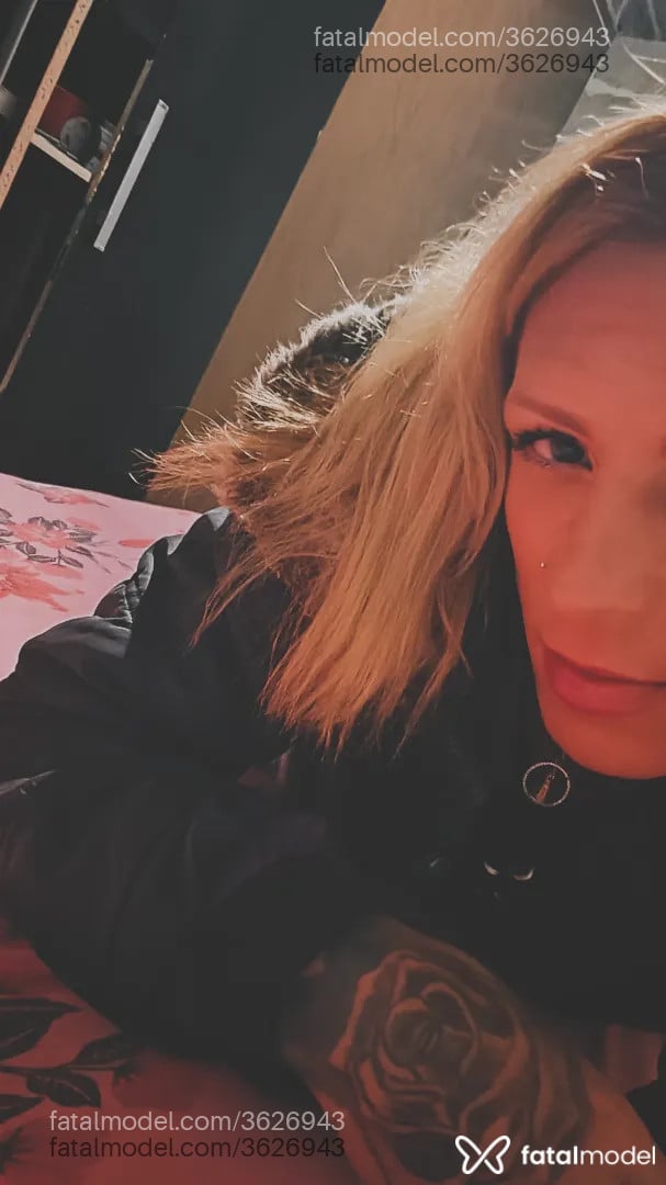 Acompanhante mulher trans loira (o) de olhos castanhos - Bruna Raynara