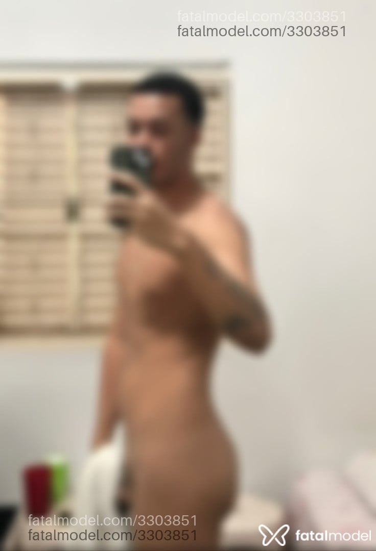 Acompanhante homem com cabelo castanho de olhos castanhos - Felipe