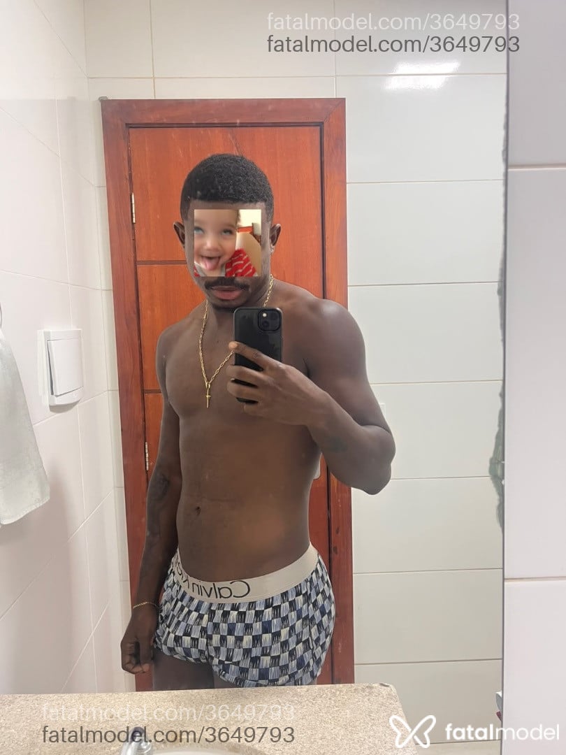 Acompanhante homem morena (o) de olhos pretos - Santos