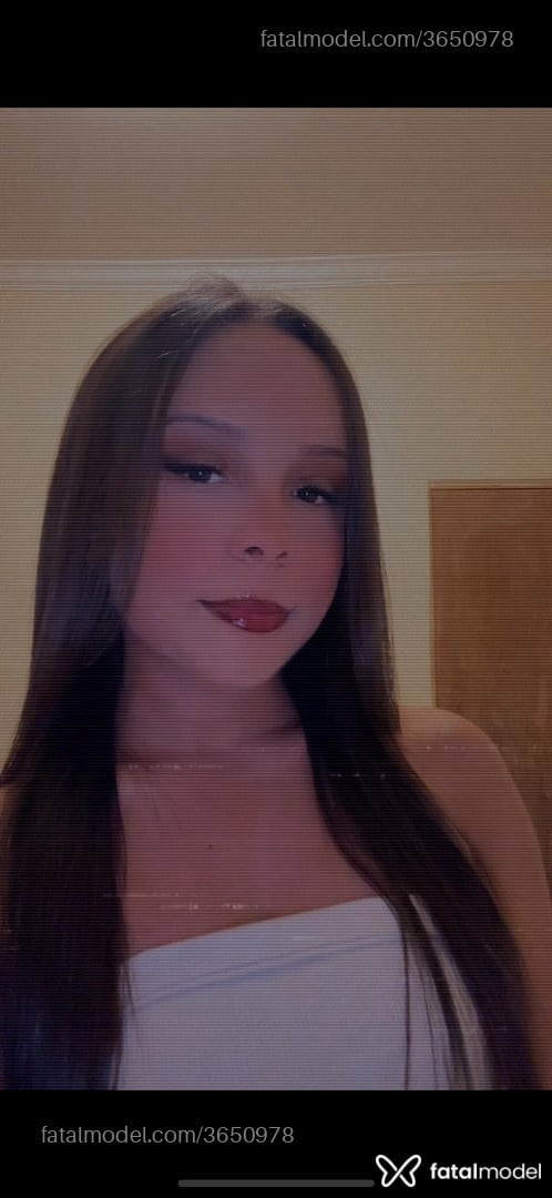 Acompanhante mulher morena (o) de olhos pretos - Giovana Soar