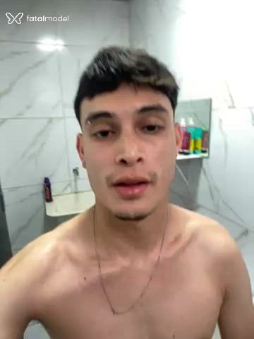 Acompanhante homem com cabelo castanho de olhos pretos - Juan Lopes